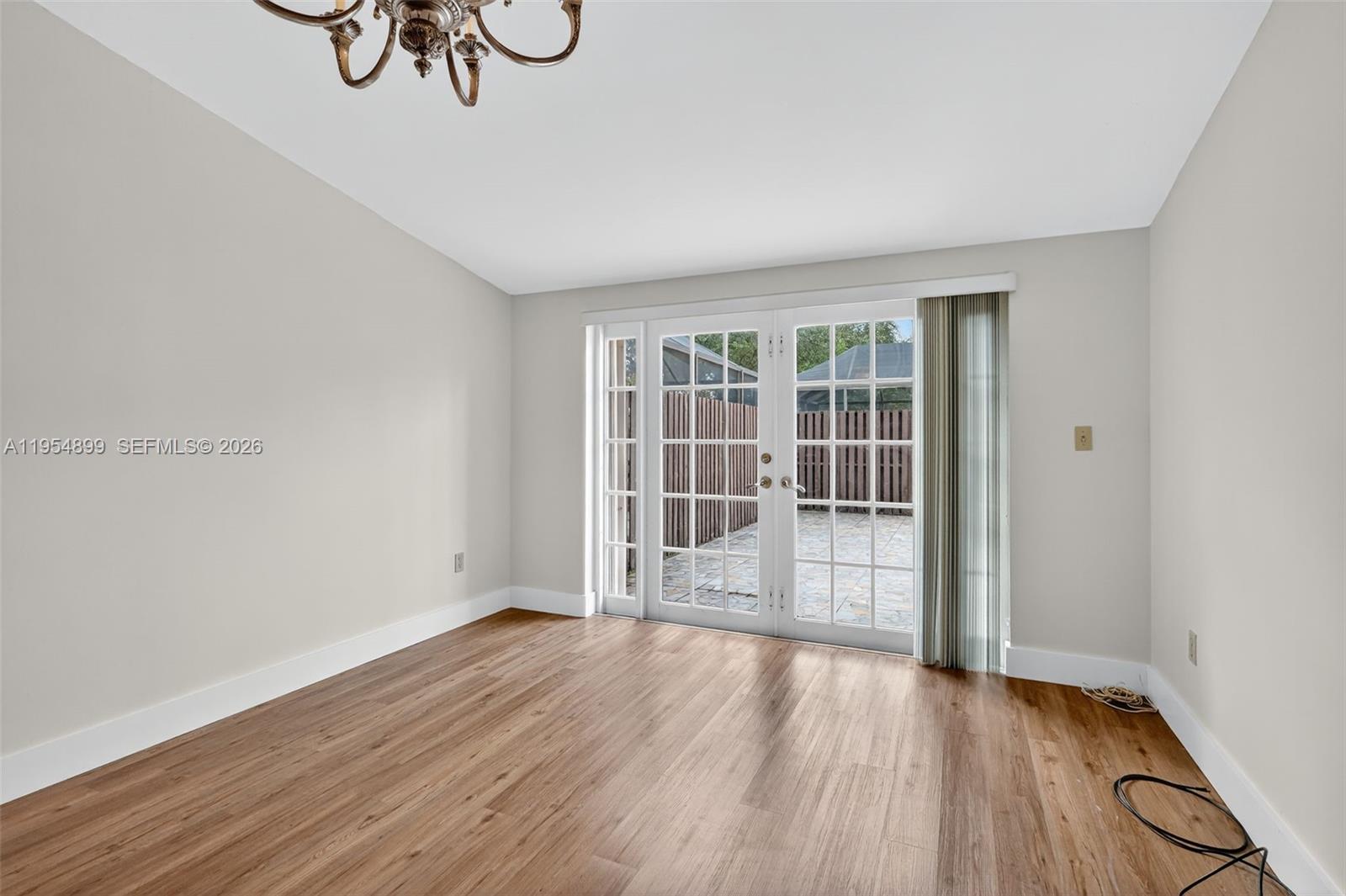 VALENCIA TOWNHOMES - Residential