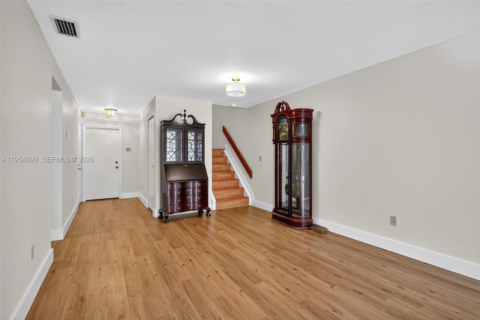 VALENCIA TOWNHOMES - Residential