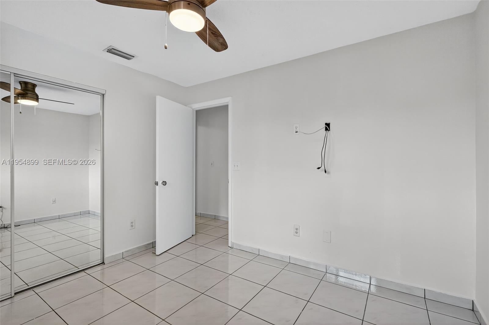 VALENCIA TOWNHOMES - Residential