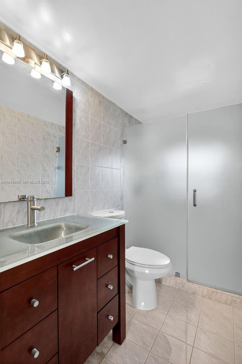 VALENCIA TOWNHOMES - Residential