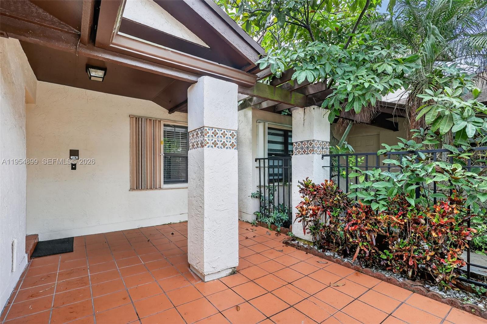VALENCIA TOWNHOMES - Residential