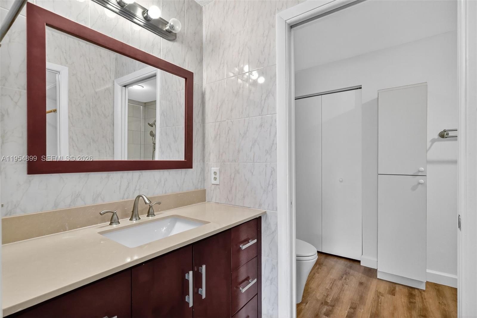 VALENCIA TOWNHOMES - Residential