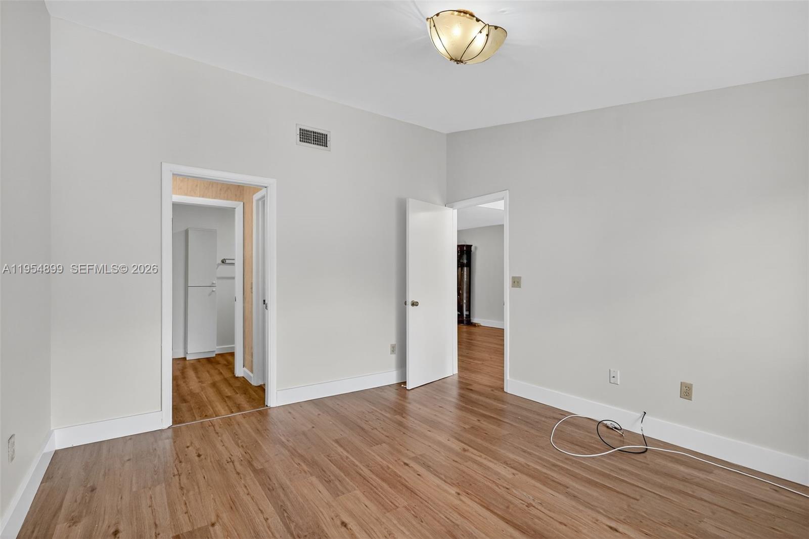VALENCIA TOWNHOMES - Residential