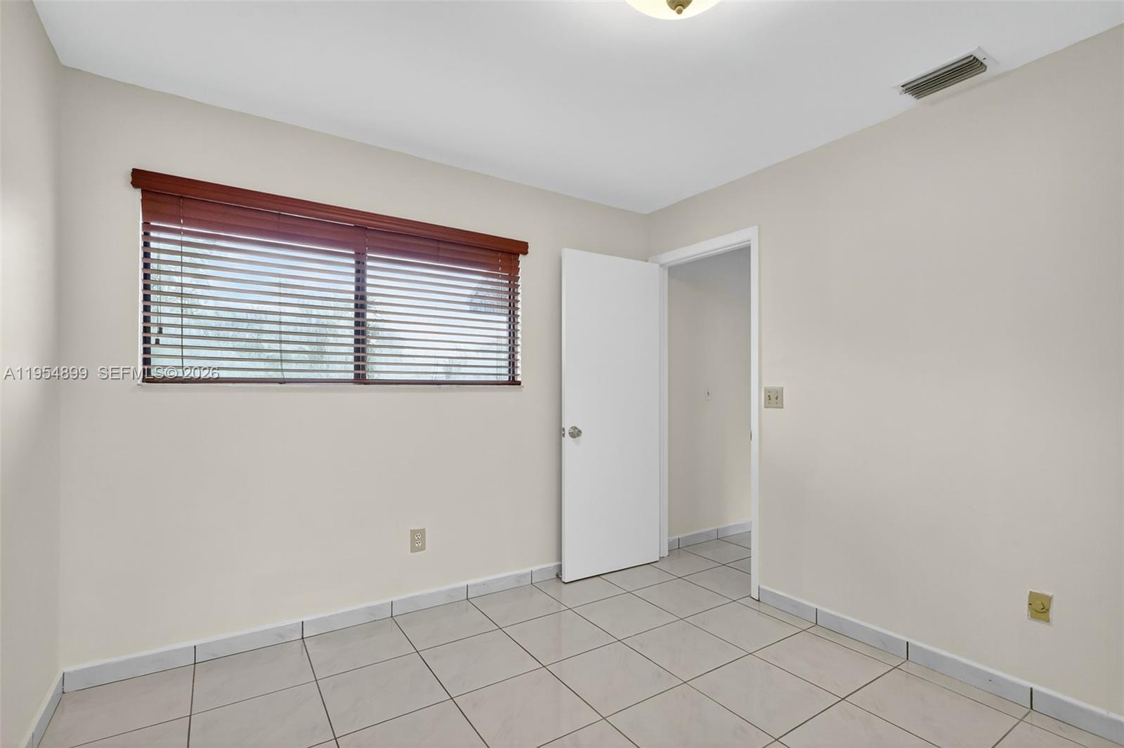VALENCIA TOWNHOMES - Residential
