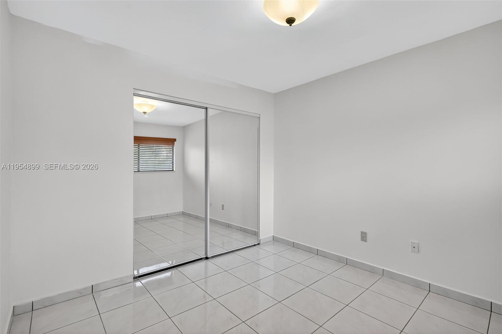 VALENCIA TOWNHOMES - Residential
