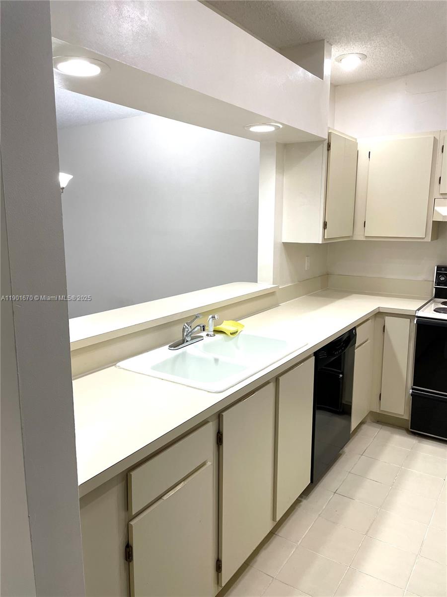 OAK LAKES - Residential