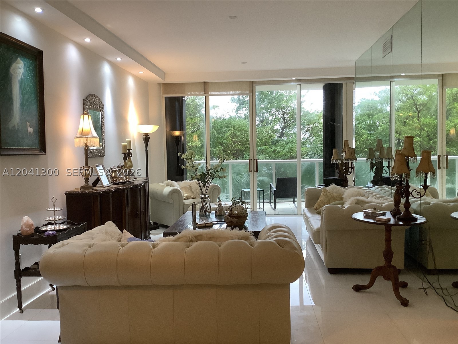 Huge luxurious height ceilings one bedroom apartment with wraparound balcony.Prestigious guard gated Williams Island. Everything that you need in hand. With 16 tennis courts, resort style pool with food and beverage service. A word class spa and inside pool, restaurants with takeout service, an elite fitness center, children playground, private marina, curtesy bus and much more.Building undergoing a 32M renovation. New pool deck, entrance, lobby, hallways, elevators and more. Assessment yes.