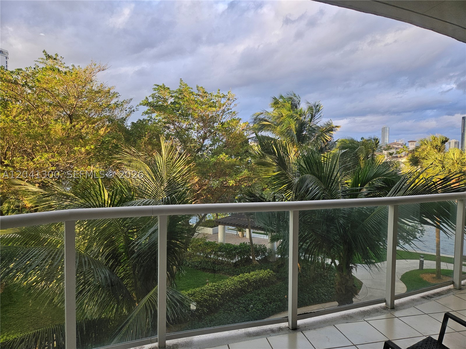 4000 ISL BLVD WILLIAMS IS - Residential