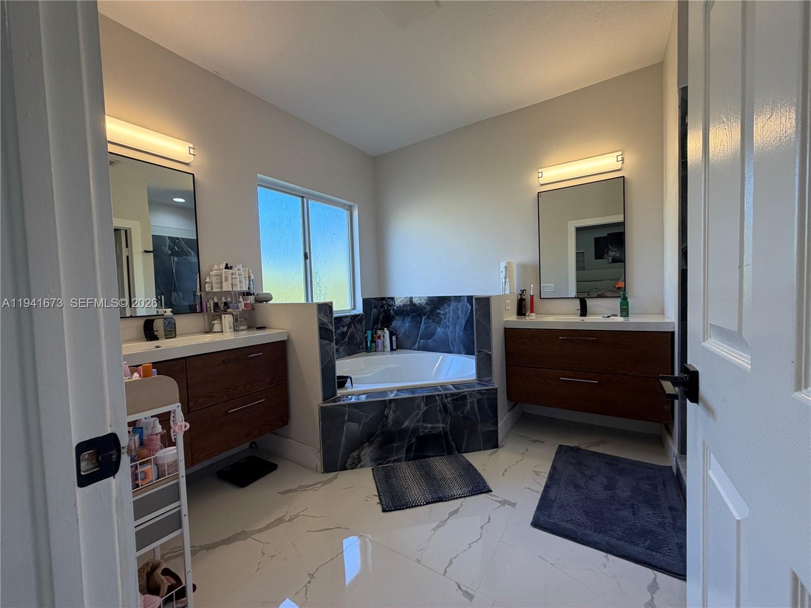 LAKES BY THE BAY KAYE - Residential