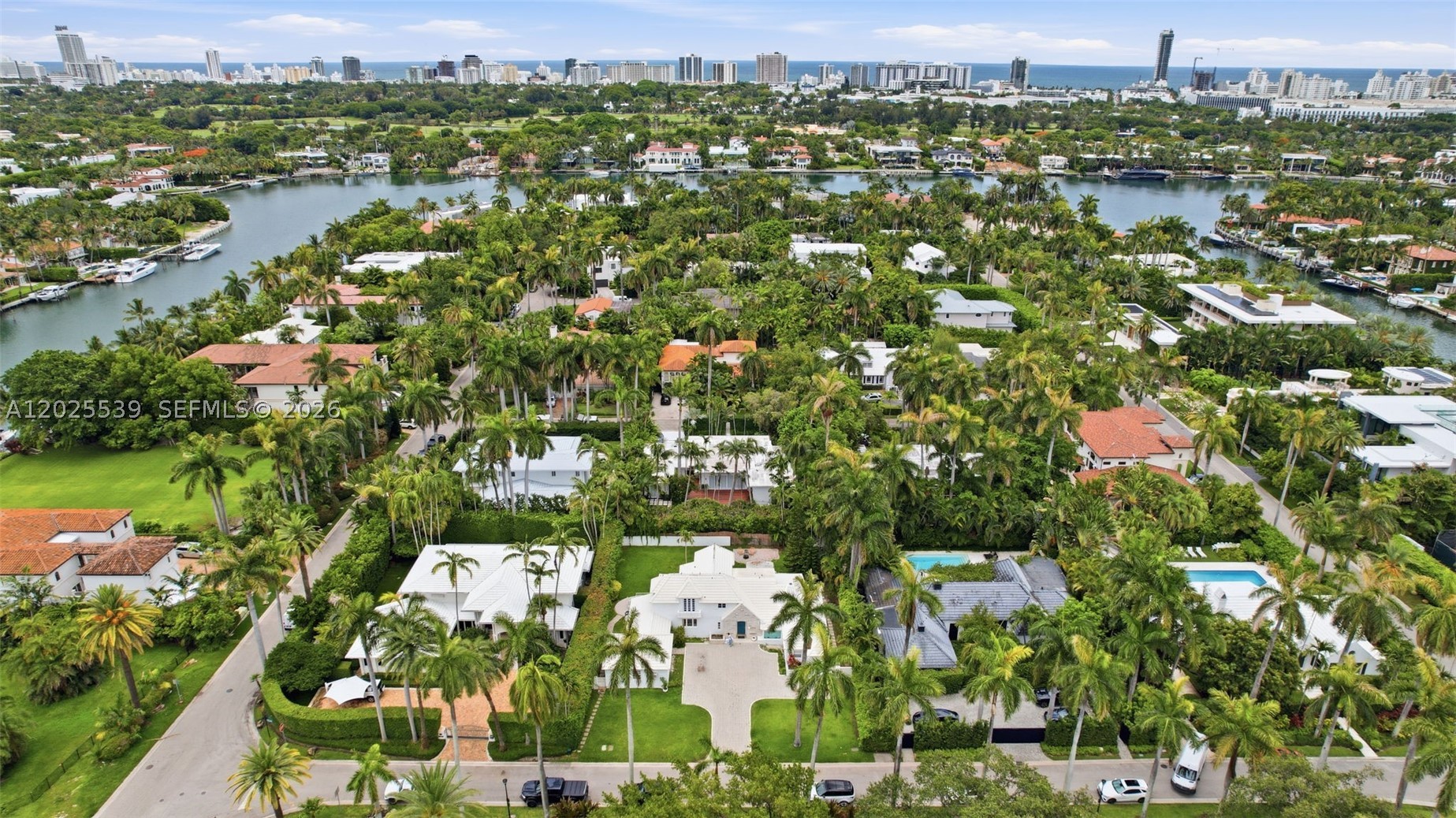SUNSET ISLANDS-ISLAND NO 2 - Residential
