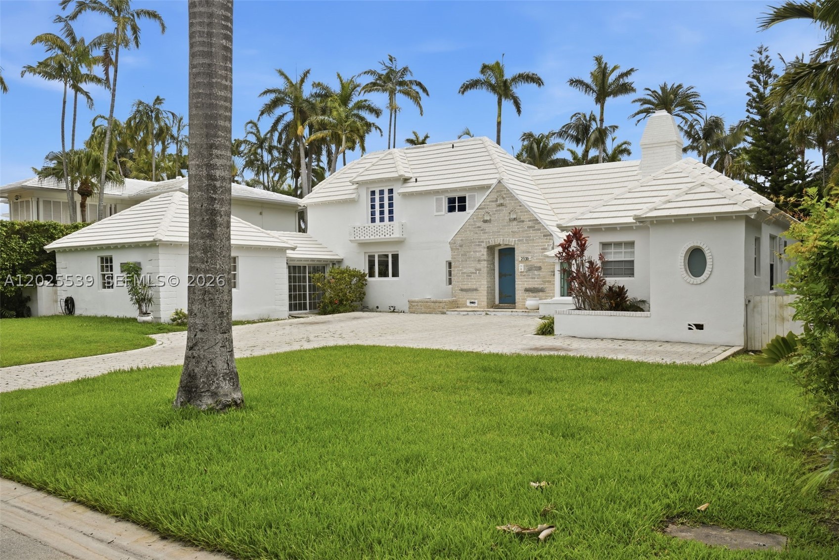 SUNSET ISLANDS-ISLAND NO 2 - Residential