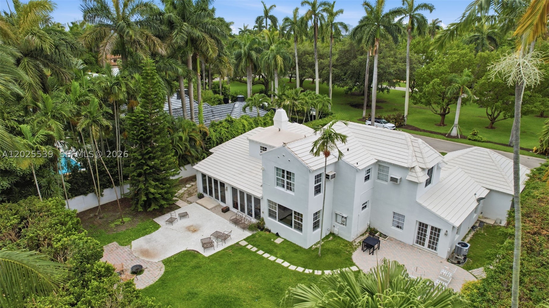 SUNSET ISLANDS-ISLAND NO 2 - Residential