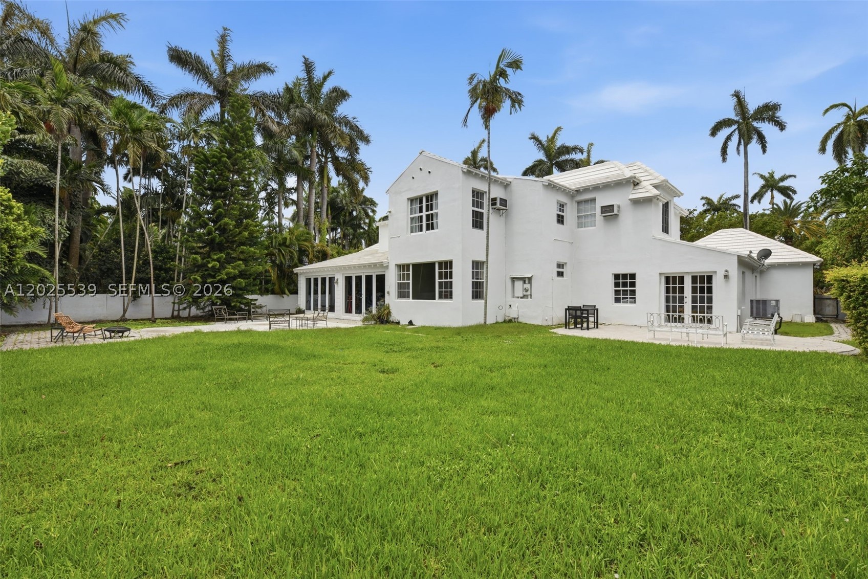 SUNSET ISLANDS-ISLAND NO 2 - Residential