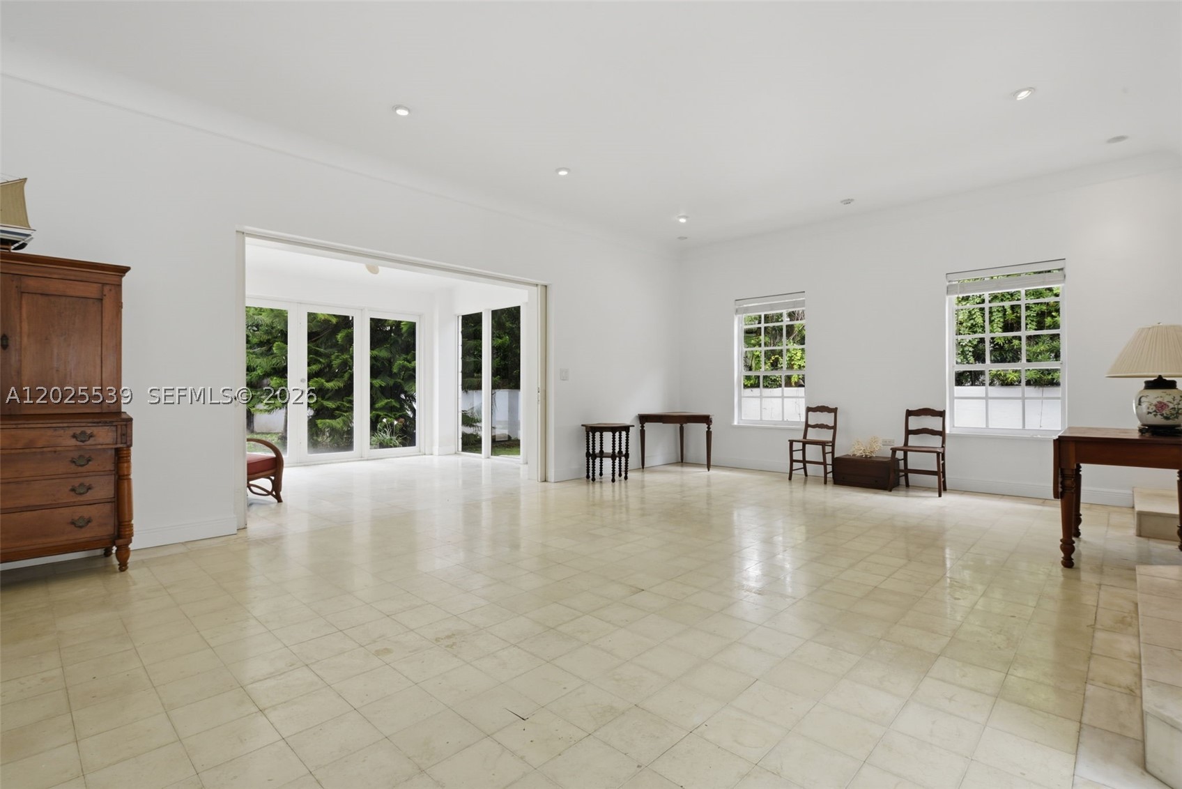 SUNSET ISLANDS-ISLAND NO 2 - Residential