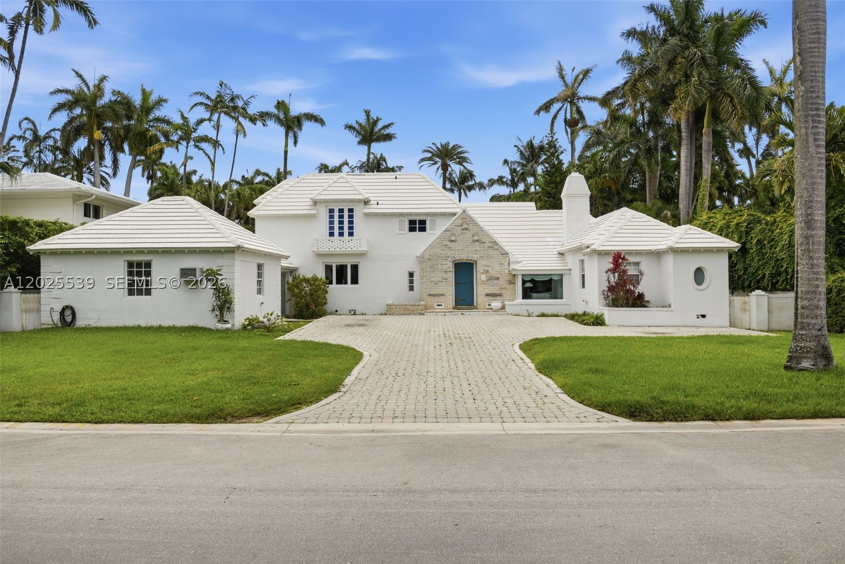 SUNSET ISLANDS-ISLAND NO 2 - Residential