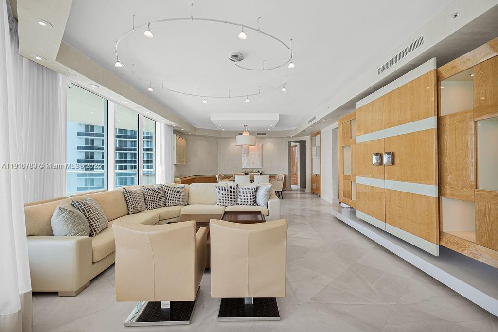 TURNBERRY OCEAN COLONY - Residential
