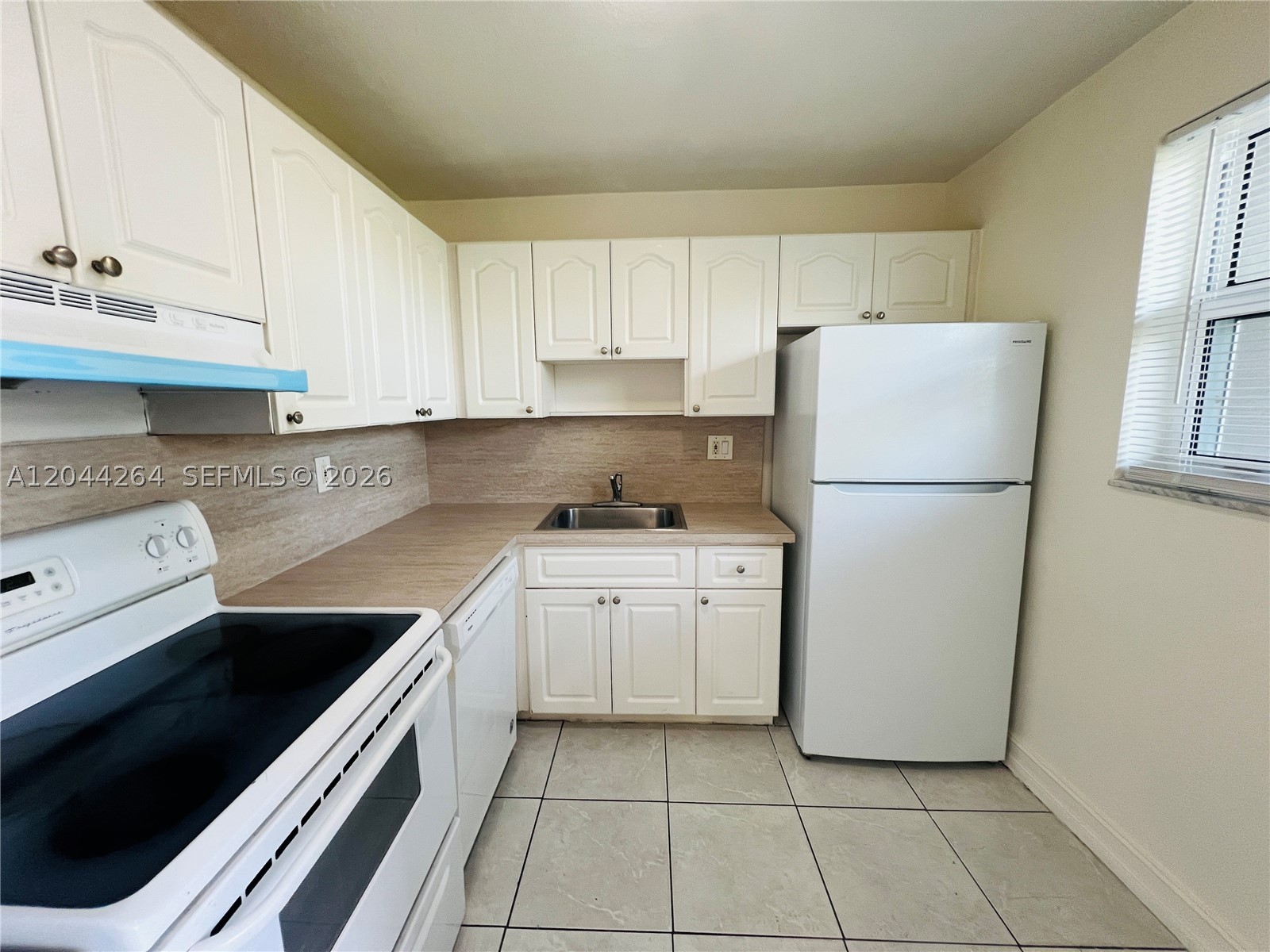 Beautiful and freshly painted 1Bedroom, 1Bathroom apartment! This unit features its own in-unit washer and dryer for your convenience and access to a wonderful community pool. Ready for immediate move-in.