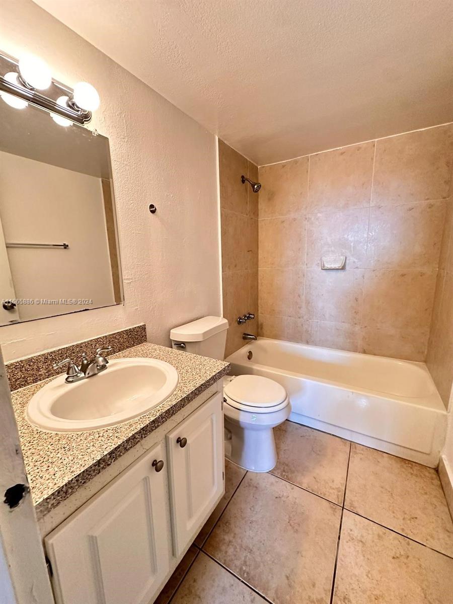 BAYVIEW PALMS CONDO - Residential Lease