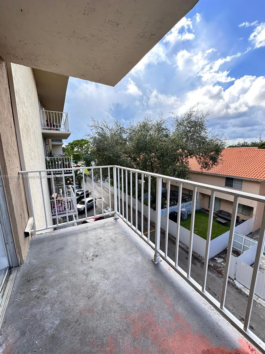 BAYVIEW PALMS CONDO - Residential Lease