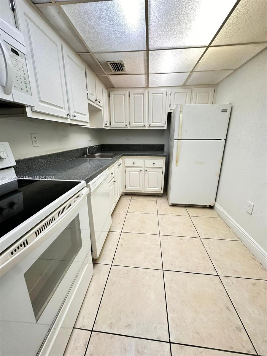 BAYVIEW PALMS CONDO - Residential Lease