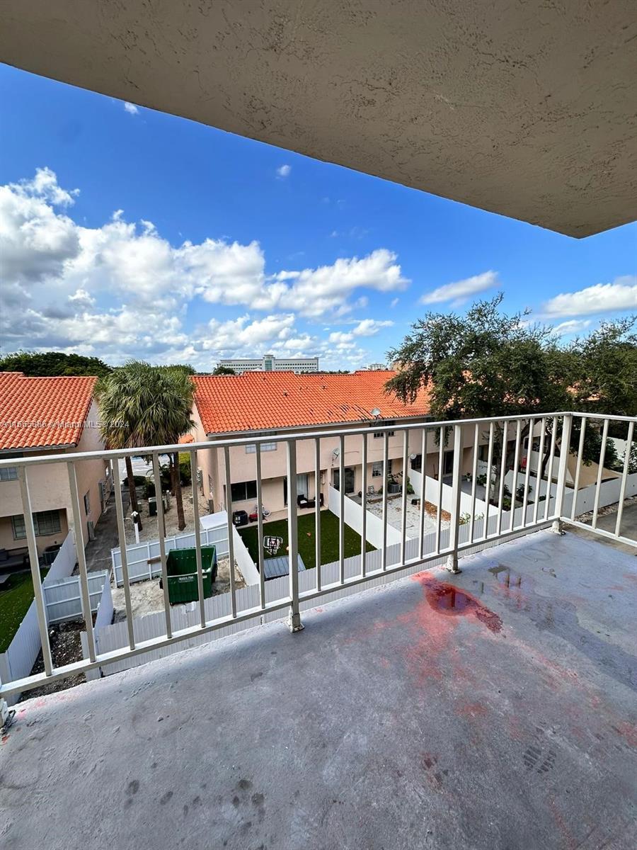 BAYVIEW PALMS CONDO - Residential Lease