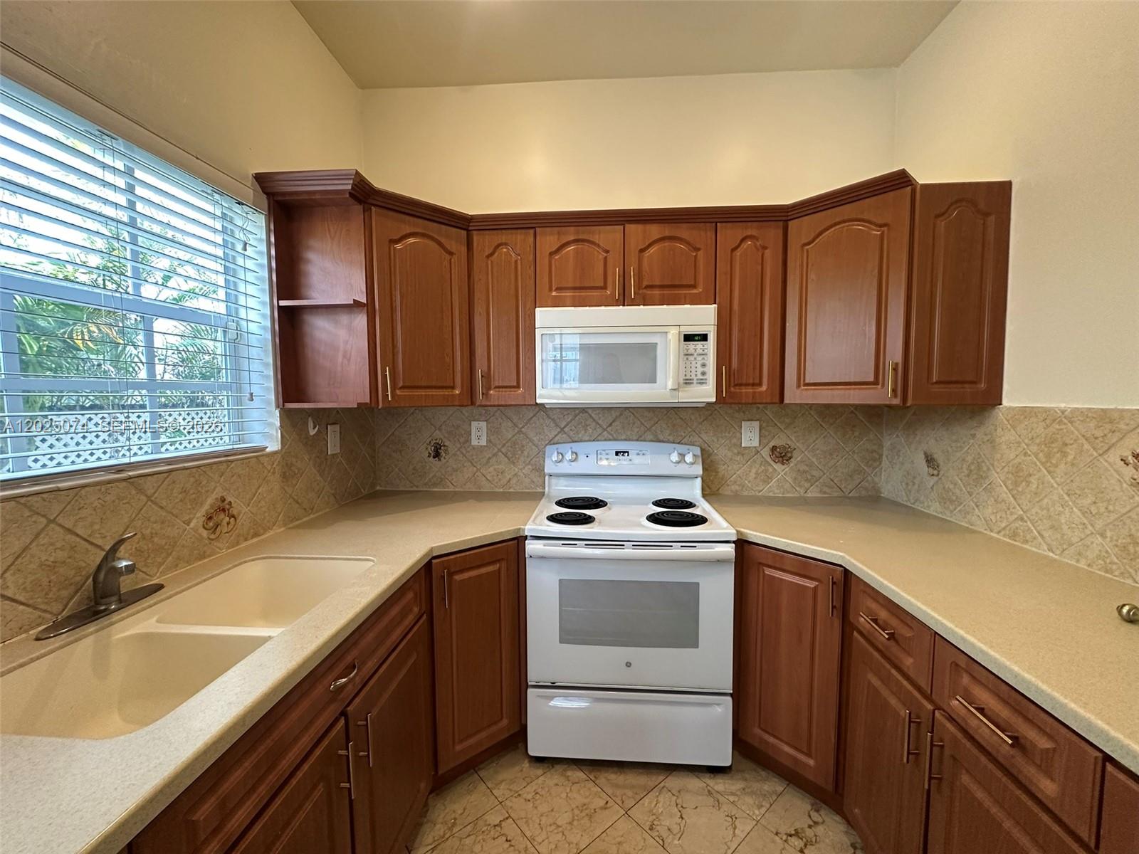 VEDADO - Residential Lease