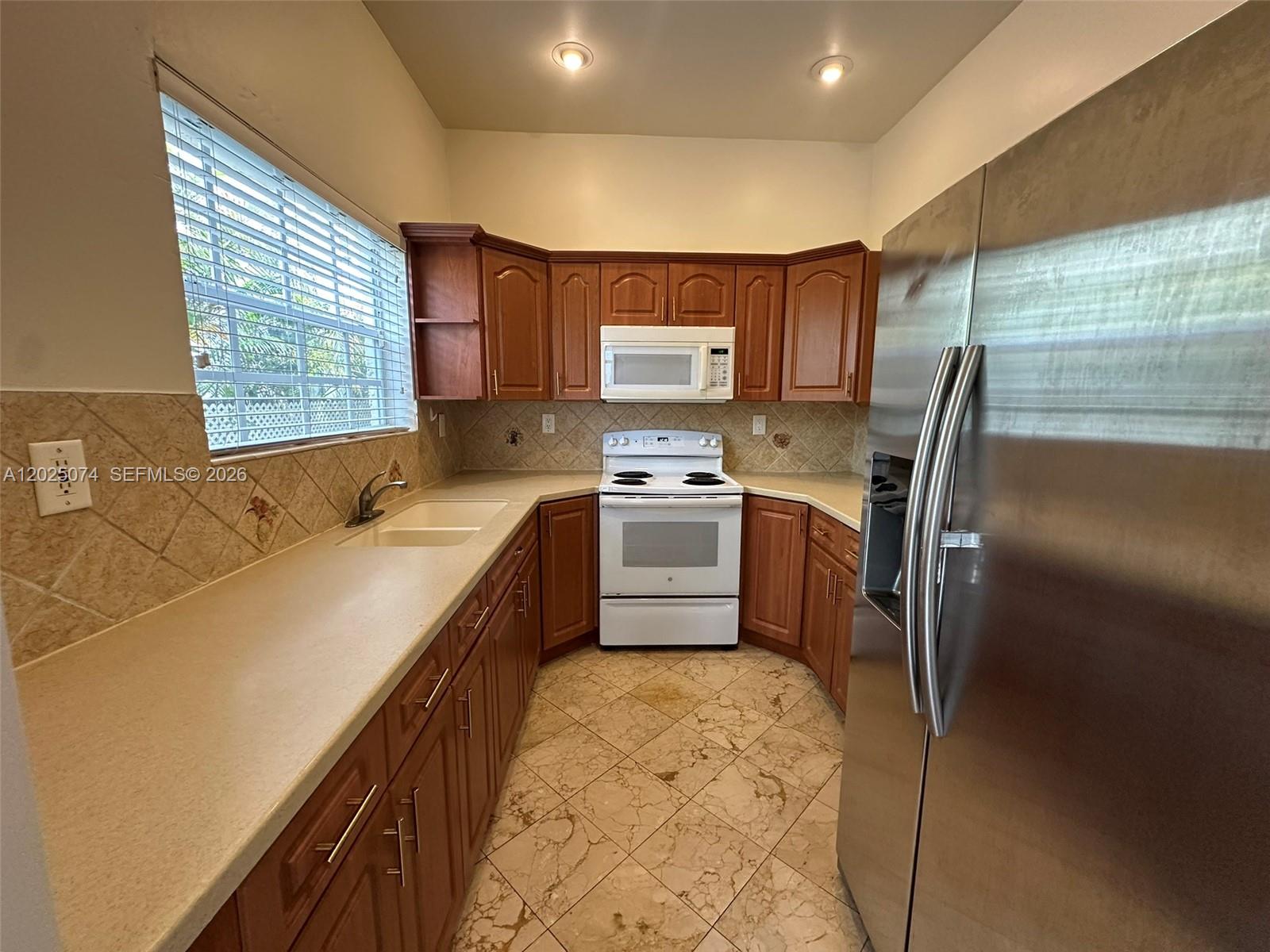 VEDADO - Residential Lease