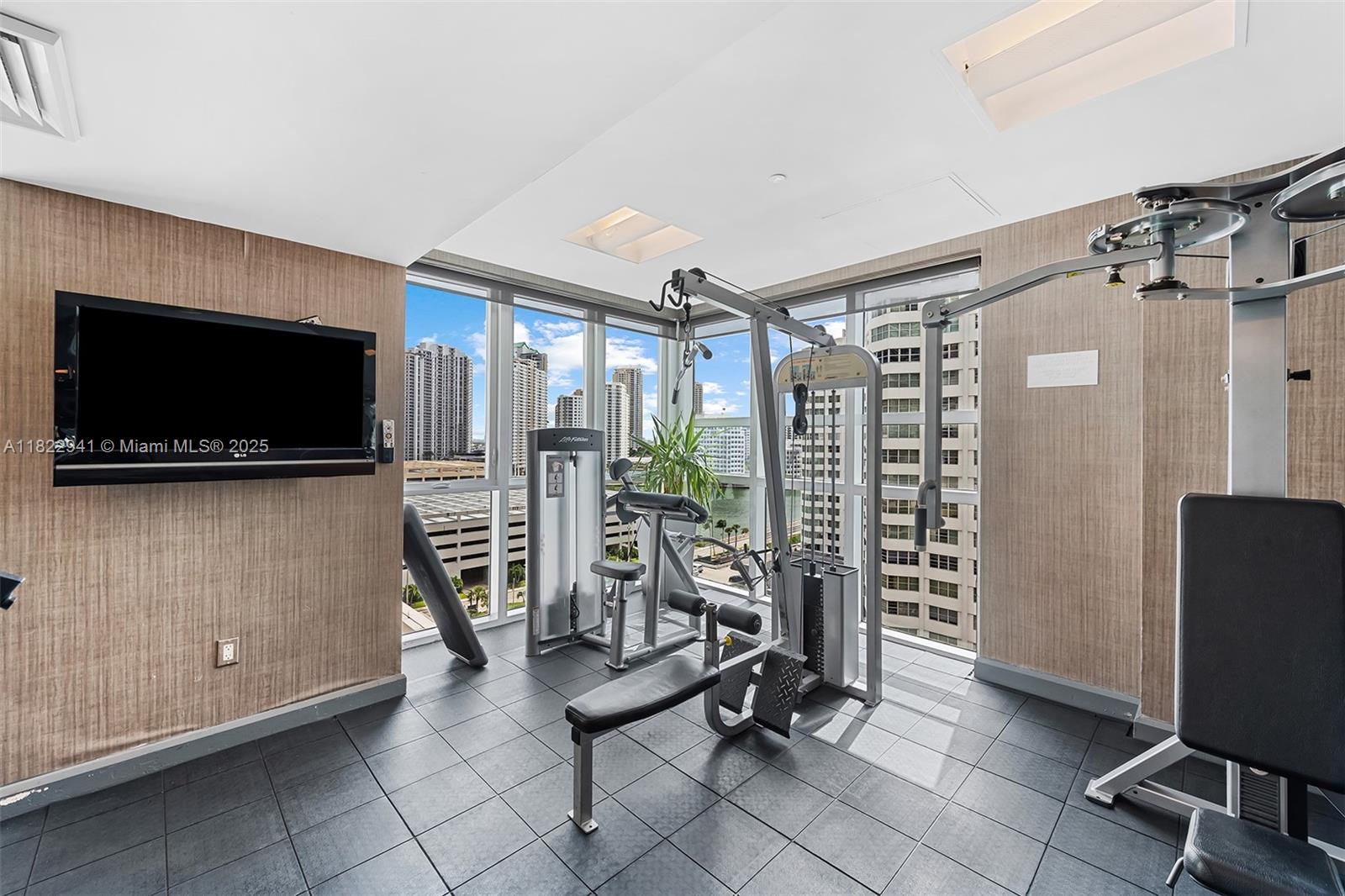 THE PLAZA 851 BRICKELL CO - Residential Lease