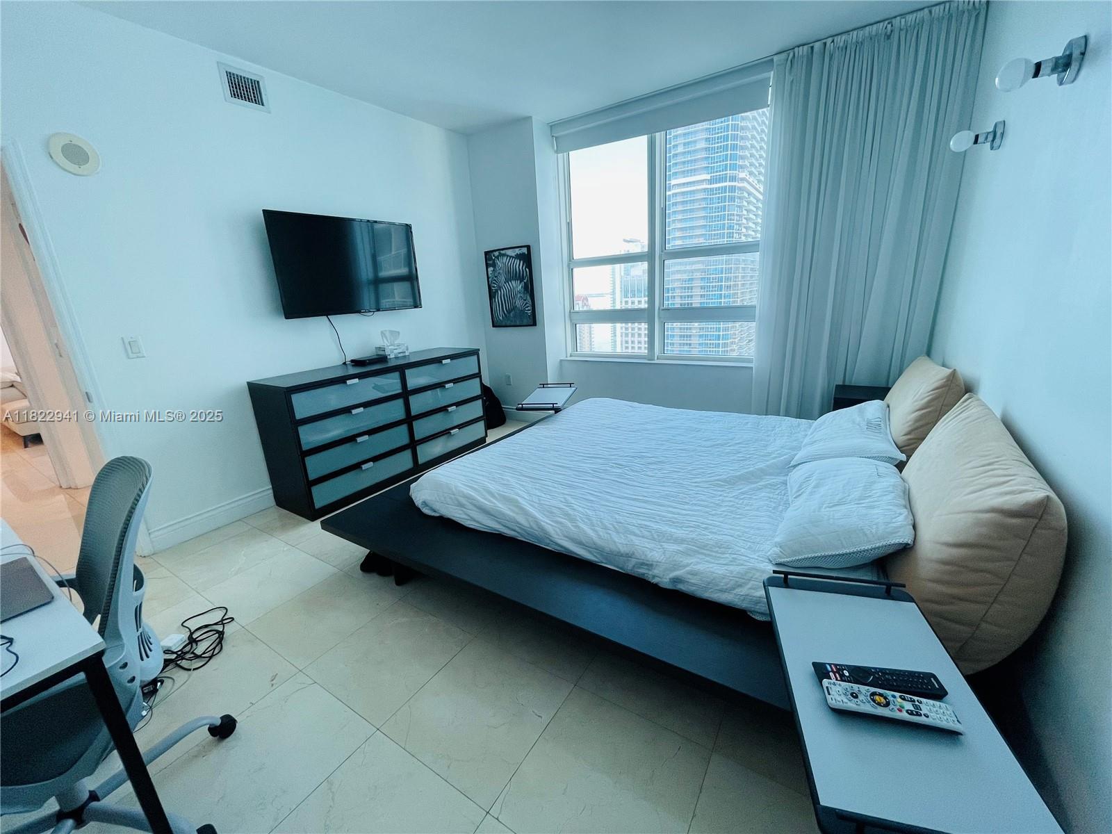 THE PLAZA 851 BRICKELL CO - Residential Lease