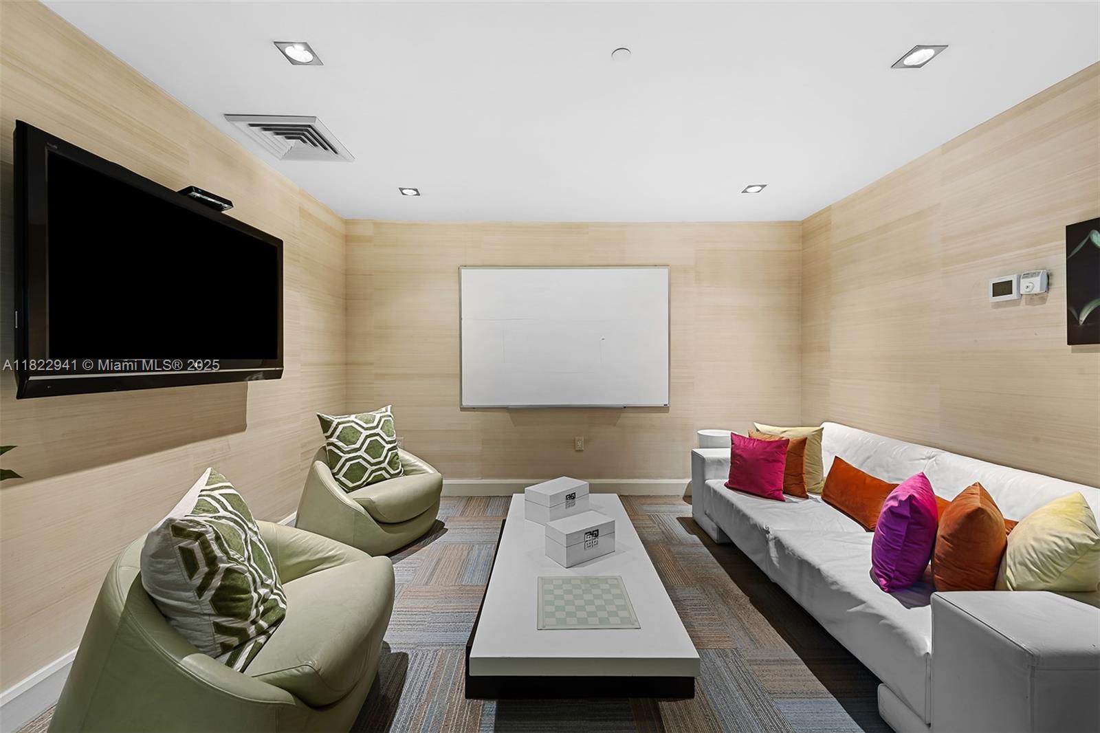 THE PLAZA 851 BRICKELL CO - Residential Lease