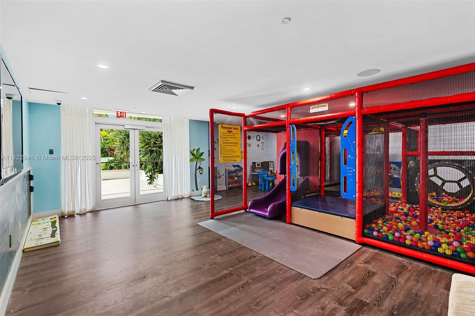 THE PLAZA 851 BRICKELL CO - Residential Lease