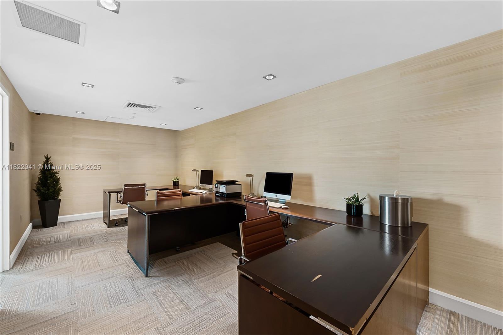 THE PLAZA 851 BRICKELL CO - Residential Lease