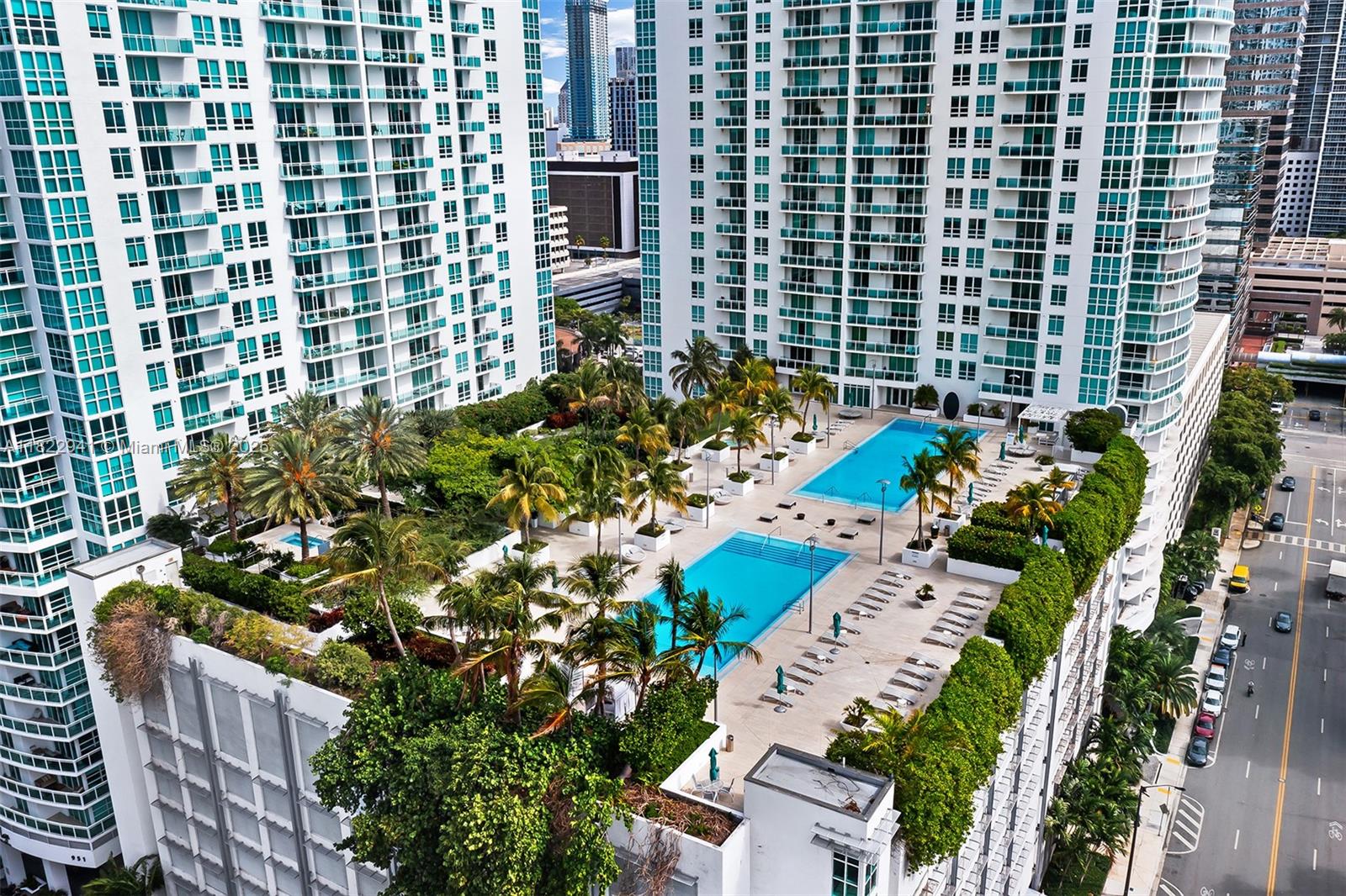THE PLAZA 851 BRICKELL CO - Residential Lease