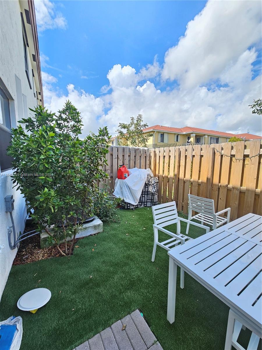 VIA VENTURA NEIGHBORHOOD - Residential Lease