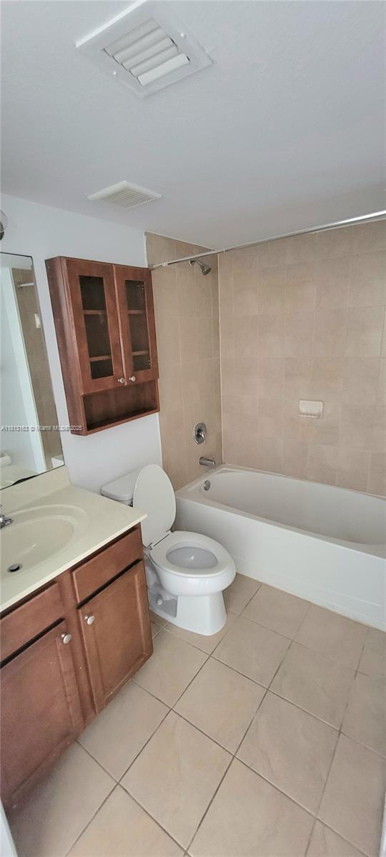 THE COURTS AT BAYSHORE II - Residential Lease