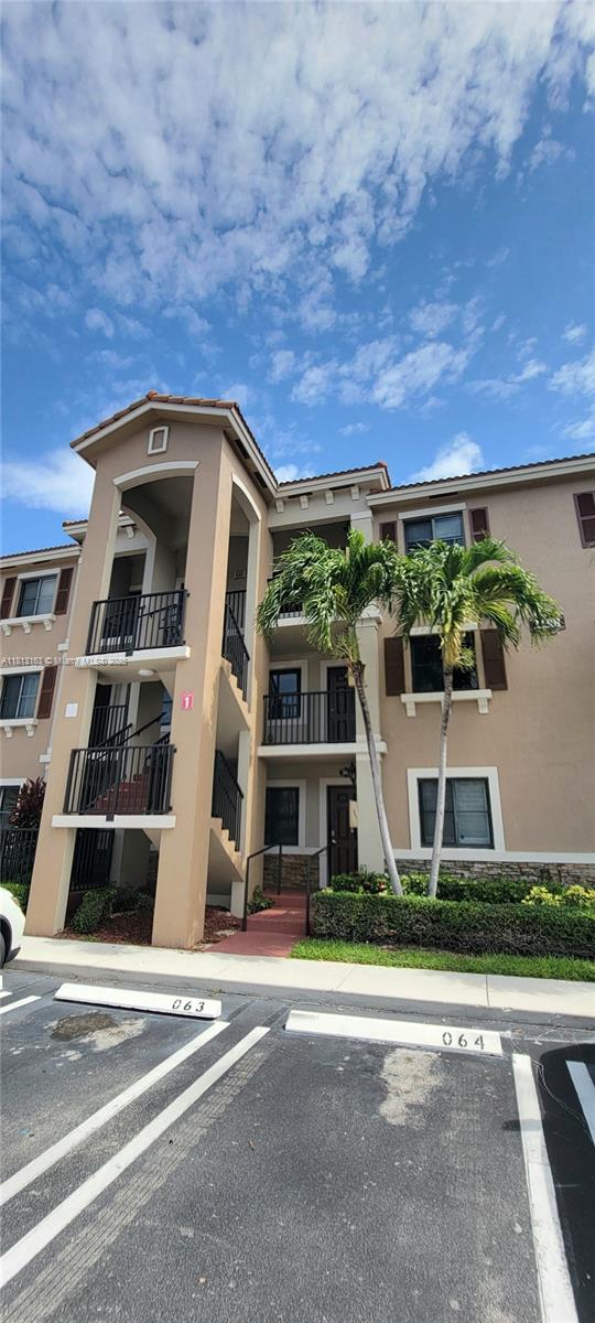 THE COURTS AT BAYSHORE II - Residential Lease