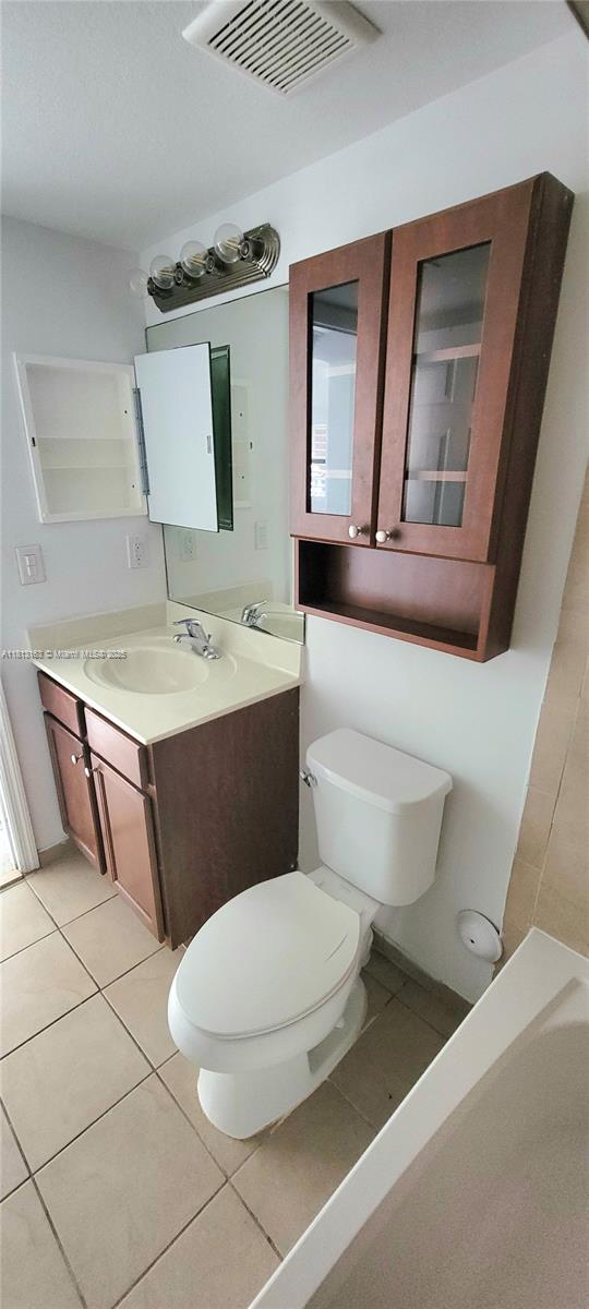THE COURTS AT BAYSHORE II - Residential Lease