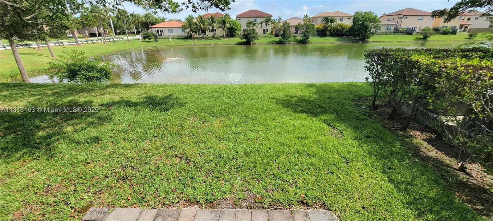 THE COURTS AT BAYSHORE II - Residential Lease