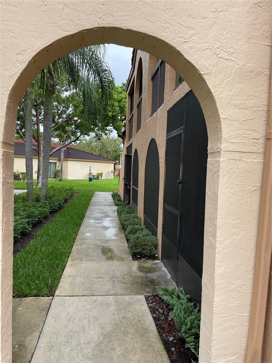 Completely remodel! Cozy Spacious 2 beds/2 baths  unit on ground floor in the sought after Moors Pointe Community. Kitchen has granite tops and wood cabinets, laminate flooring throughout, remodeled bathrooms, washer and dryer in the unit. 1 ceiling fans in each bedroom. On assigned parking and plenty of guest parking.  Gated community include pool, gym, tennis and baskets courts, clubhouse and playground. Centrally located to major highways (I75/826), schools and shopping plazas. Moving in is negotiable.