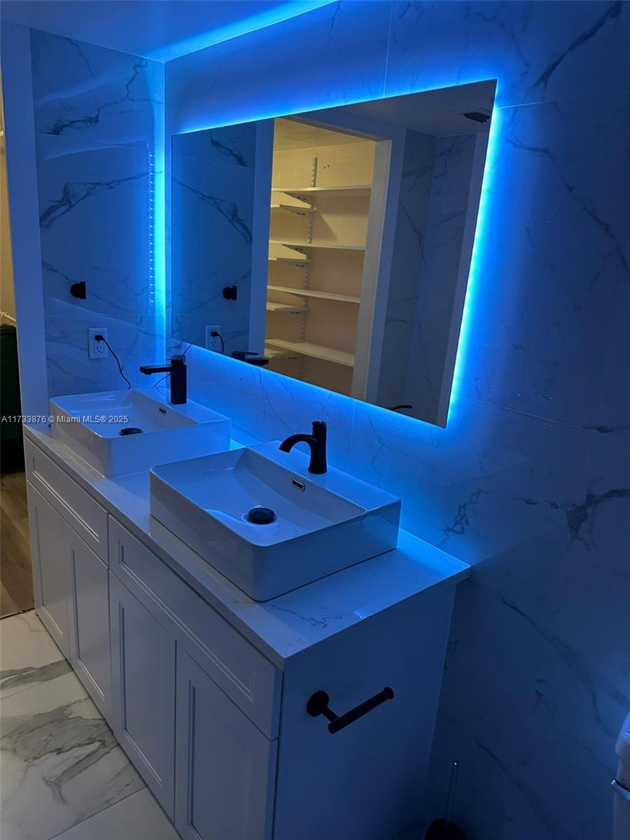 COCO WOOD CONDO - Residential