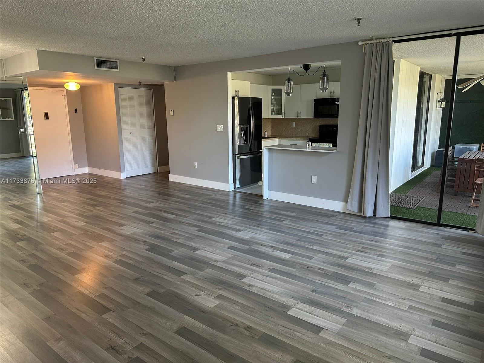 COCO WOOD CONDO - Residential