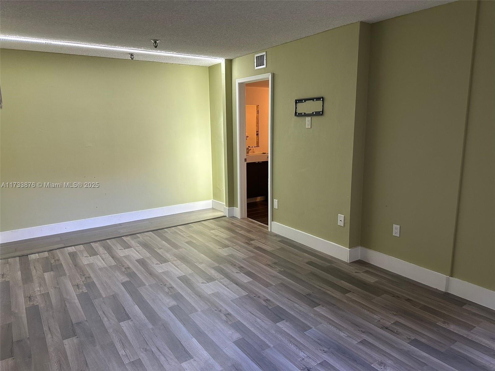 COCO WOOD CONDO - Residential