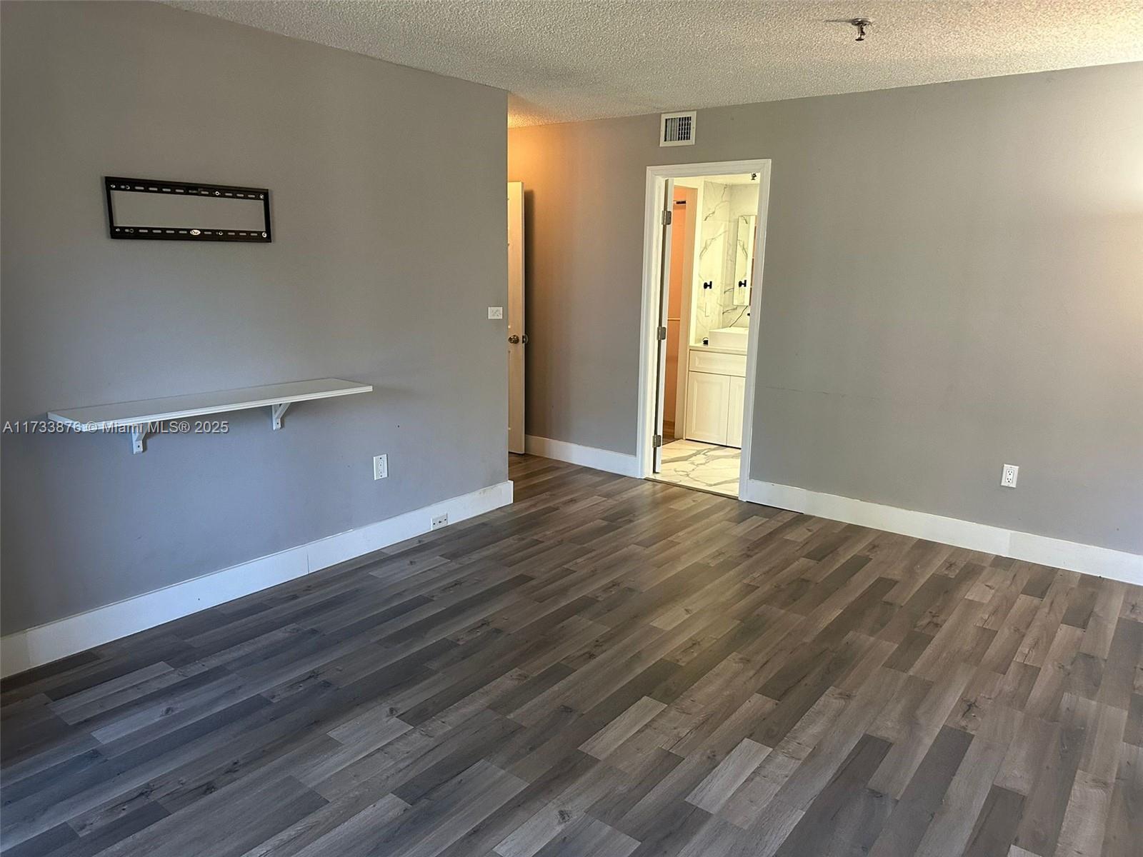 COCO WOOD CONDO - Residential