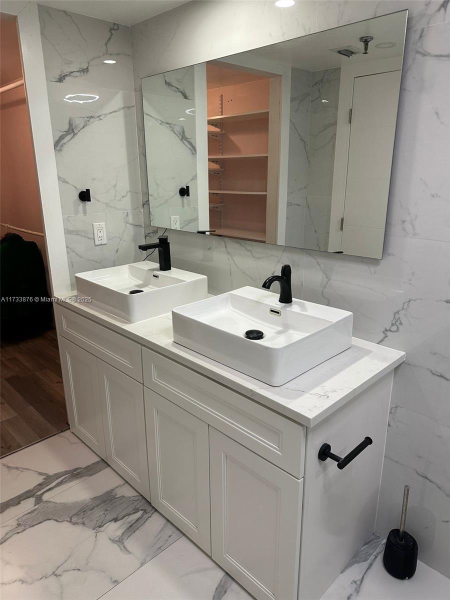 COCO WOOD CONDO - Residential