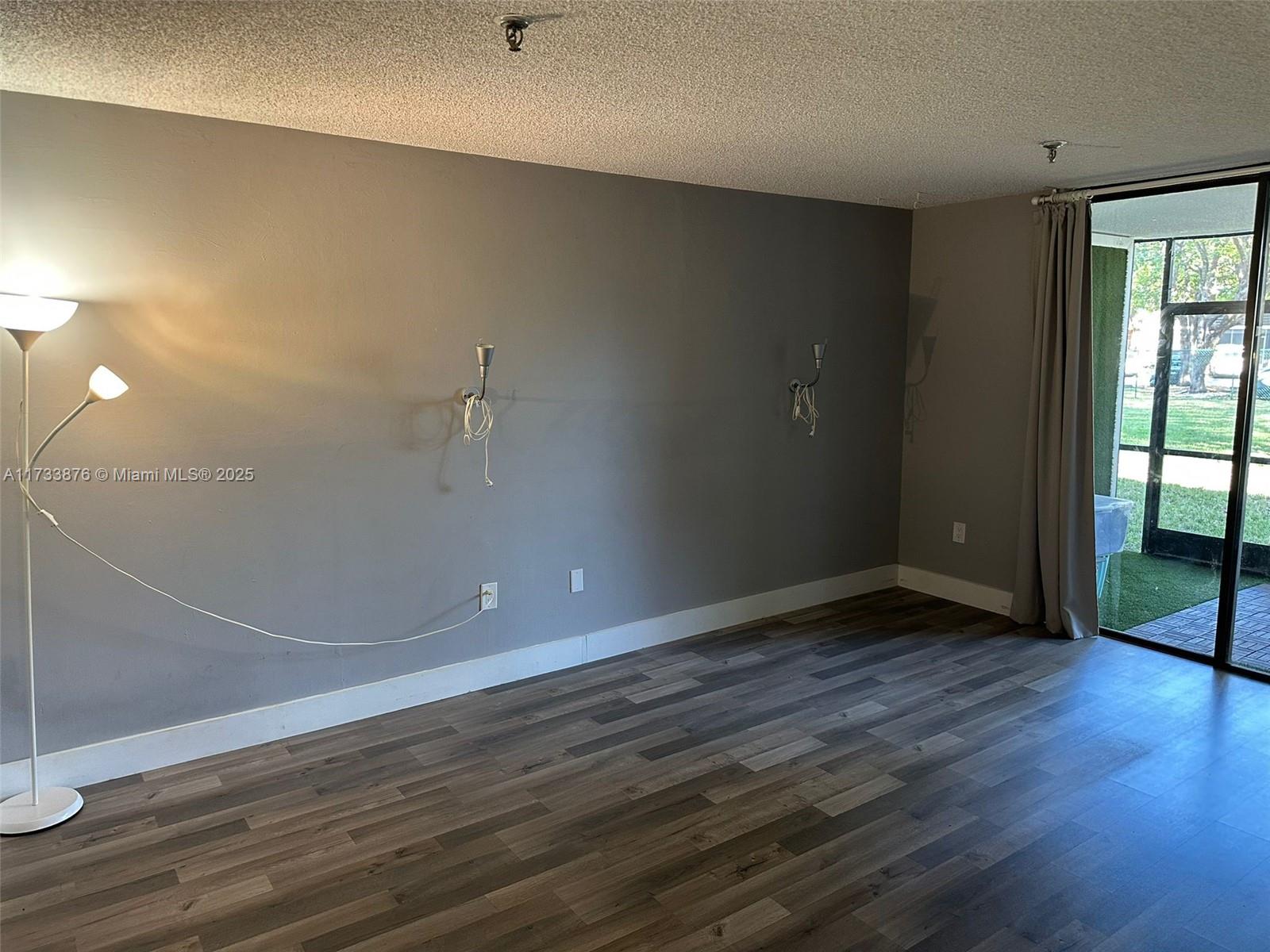 COCO WOOD CONDO - Residential