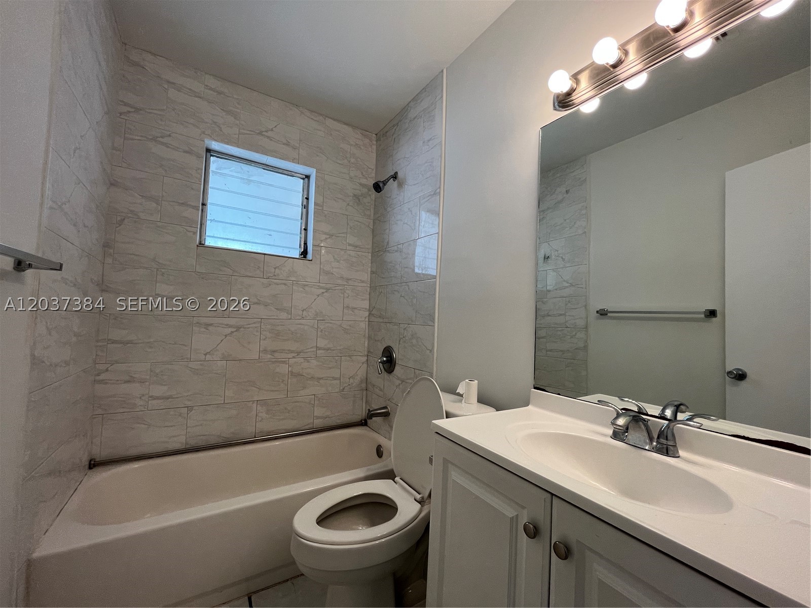 NORTH ANDREWS GARDENS FIR - Residential Lease