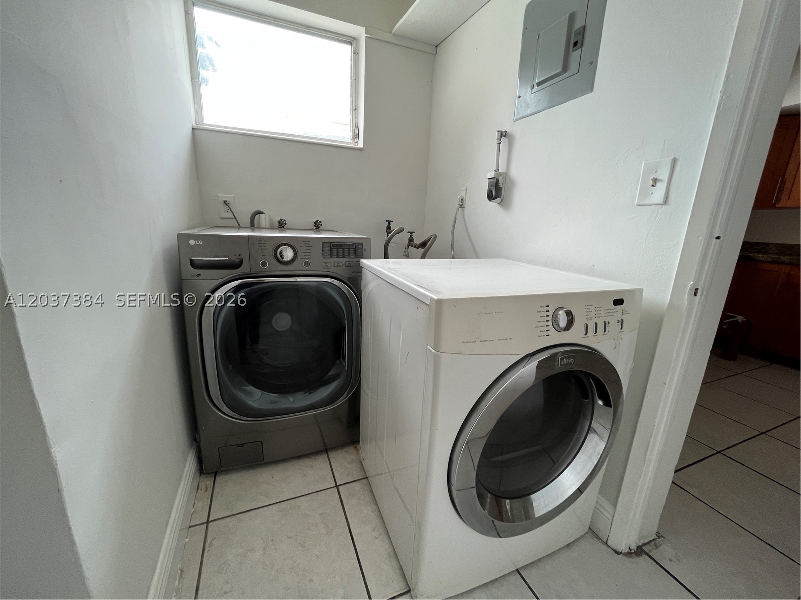 NORTH ANDREWS GARDENS FIR - Residential Lease