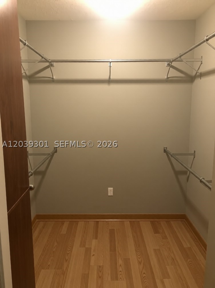 SANDLAKE PRIVATE RESIDENCE - Residential Lease