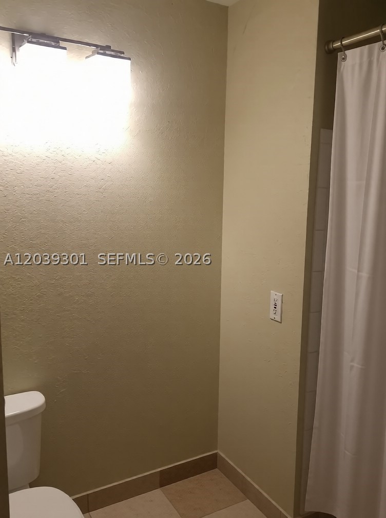 SANDLAKE PRIVATE RESIDENCE - Residential Lease