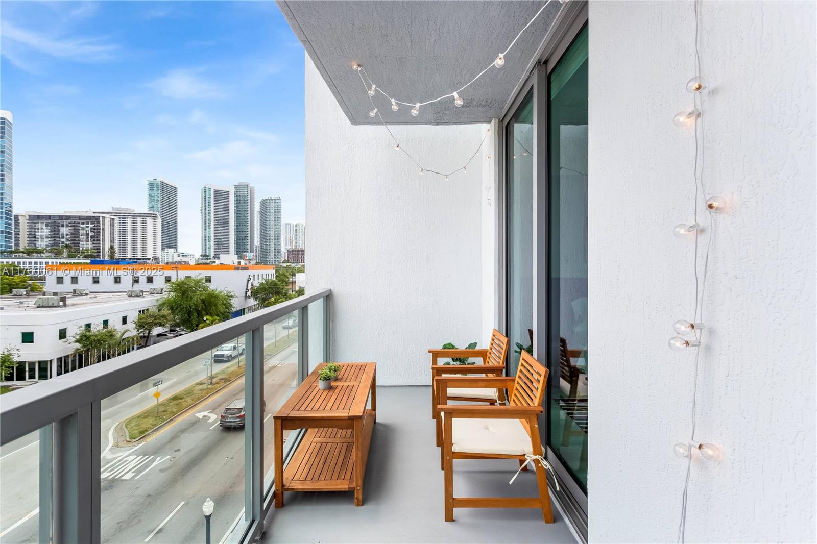 QUADRO CONDO - Residential